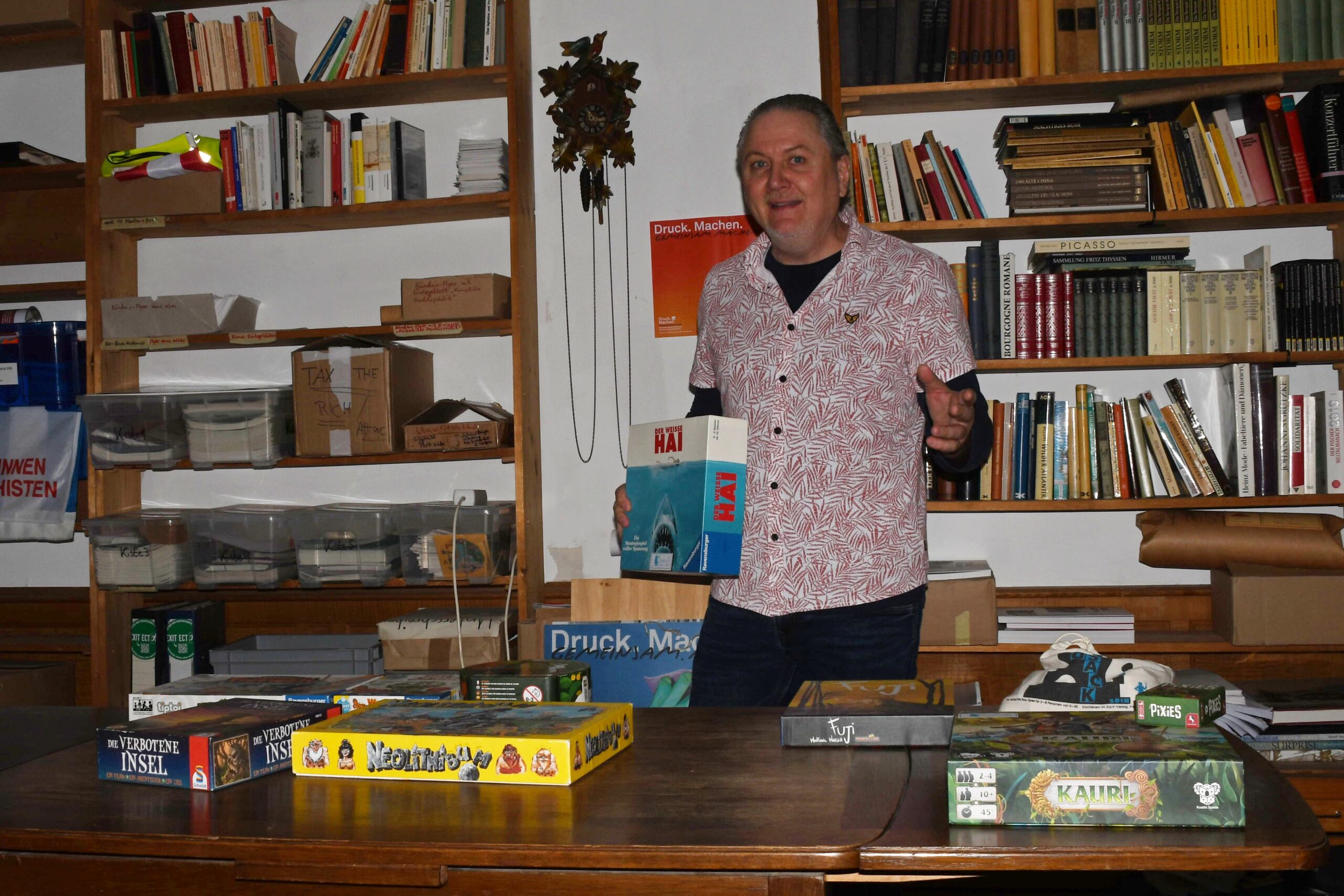 Michael Palm (Seetroll Konstanz) stellt in der Dammgasse 8, dem zweiten Seminarort, Spiele vor