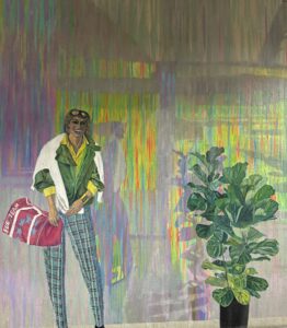 Das gemalte Abbild der Schaufensterpuppe und Zimmerpflanze in der Glasvitrine