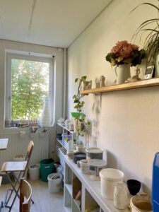 Ein Blick in den Tonraum der Kunstschule.